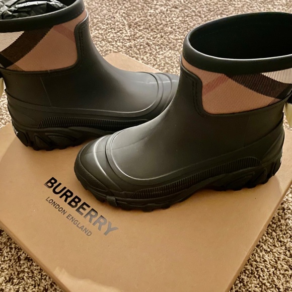 BURBERRY RAIN BOOTS - Picture 3 of 4